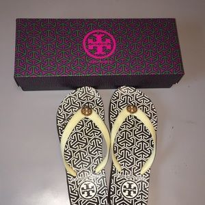 tory burch flip flops